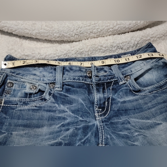 Miss Me Jeans.  Size 26x29 straight leg, whisking, low rise like new - Picture 7 of 9